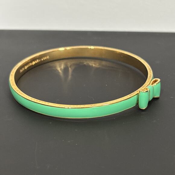 Kate Spade New York Take a Bow Enamel Bangle Bracelet Kelly Green gold tone - Picture 2 of 6